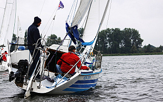 MOPR ostrzega żeglarzy: na Wielkich Jeziorach Mazurskich możliwe są burze i silny wiatr